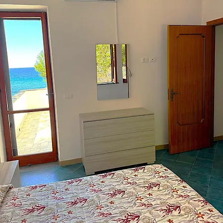 Appartamento Con Terrazza E Discesa Privata In Santa Maria di Castellabate