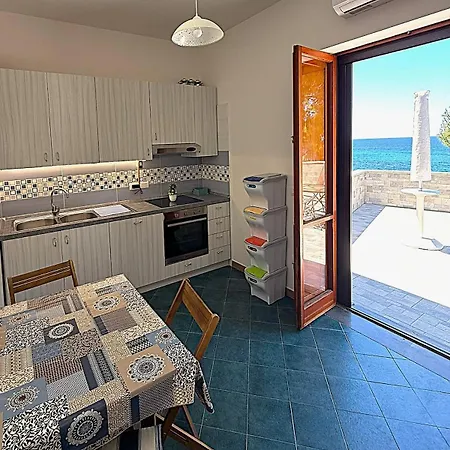 Appartamento Con Terrazza E Discesa Privata In Santa Maria di Castellabate