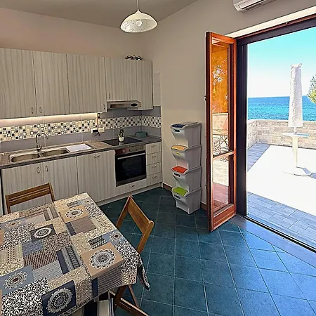 Appartamento Con Terrazza E Discesa Privata In Santa Maria di Castellabate
