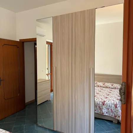 Con Terrazza E Discesa Privata In Appartamento