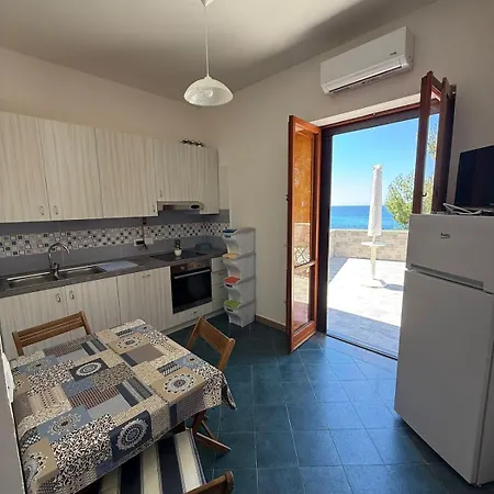 Con Terrazza E Discesa Privata In Santa Maria di Castellabate