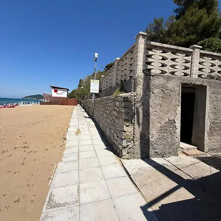 Con Terrazza E Discesa Privata In Apartment Santa Maria di Castellabate